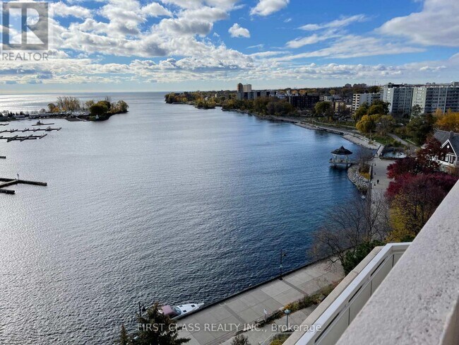 Photo du bâtiment - 2267 Lake Shore Blvd W