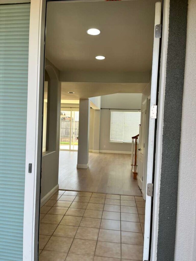 Foto del edificio - 4154 Golden Pond Way