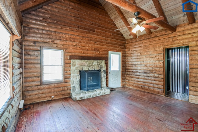 Building Photo - 101A S Aster Ave