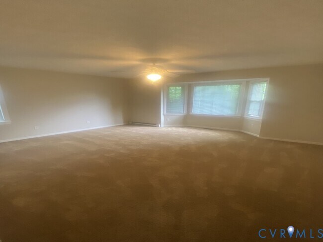 Foto del edificio - 8161 Dunfee Ln