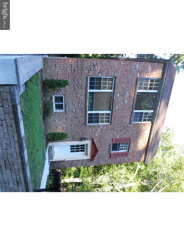 Primary Photo - 17 E Lincoln St