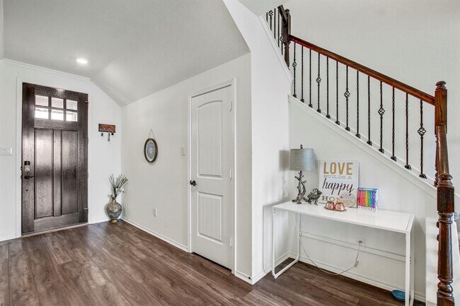 Building Photo - 205 Travers Stake Trl