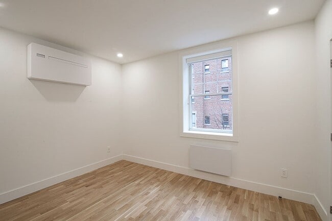 Building Photo - 2100 Rue du Fort