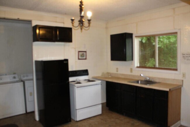 Building Photo - 208 E Ray Avenue Unit A