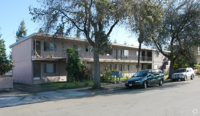 Foto del edificio - Carmel Plaza Apartments