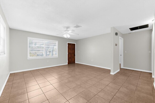 Foto del edificio - 906 66th Ave W