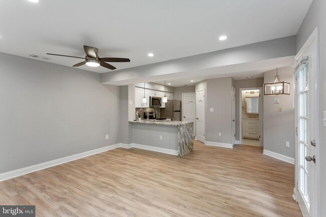 Building Photo - 1611 Carriage House Terrace
