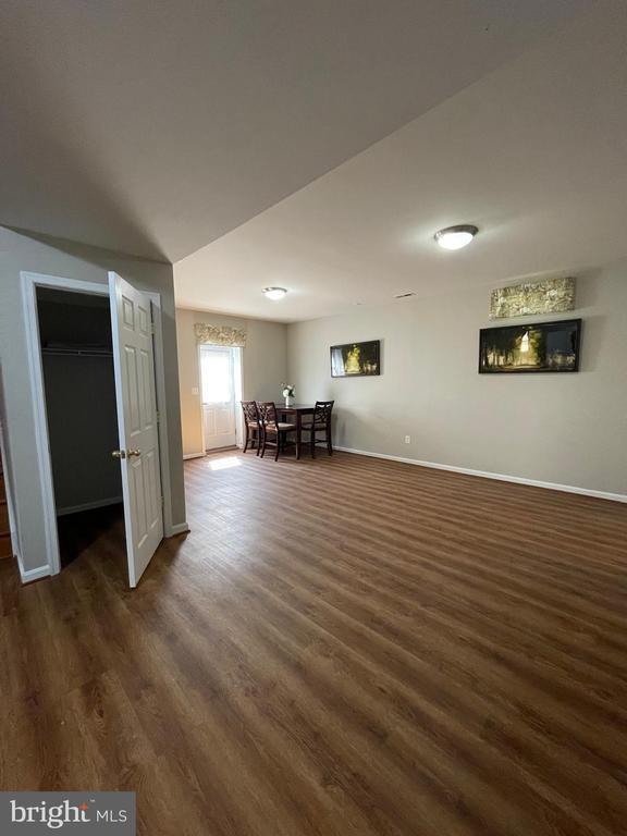 Foto del edificio - 6042 Joseph Scott Dr