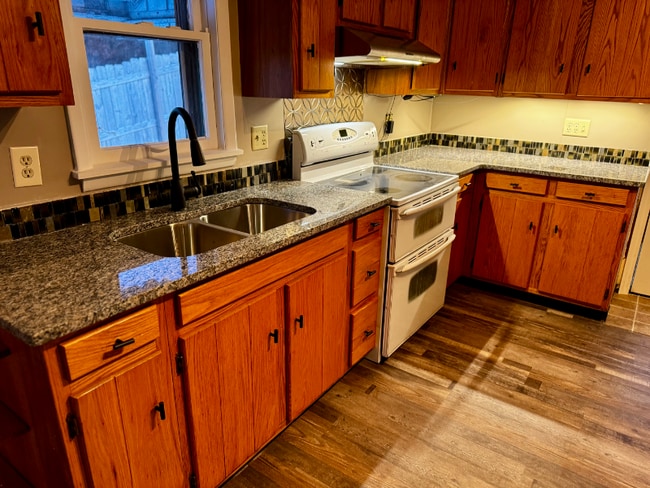 Building Photo - 108 Broad St