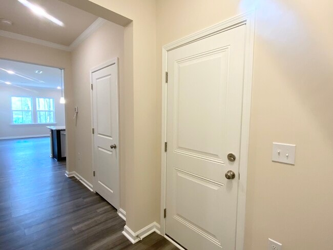 Building Photo - 838 Falls Grove Trl