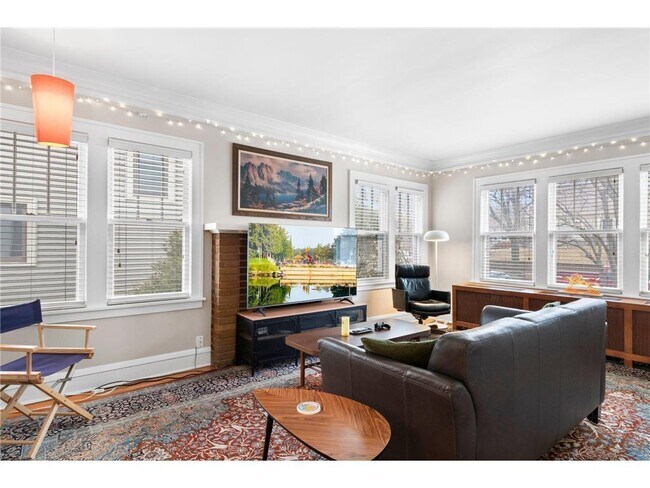 Foto del edificio - 4749 Harriet Ave