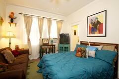 Foto del edificio - The Lindsay Furnished Apartments