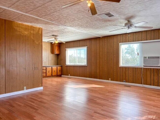 Building Photo - 3610 S Aldon Rd