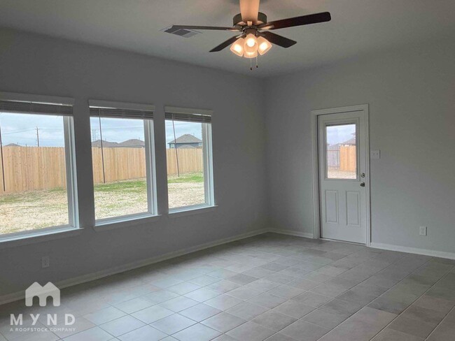 Foto del edificio - 4703 Seaside Sparrow Ln