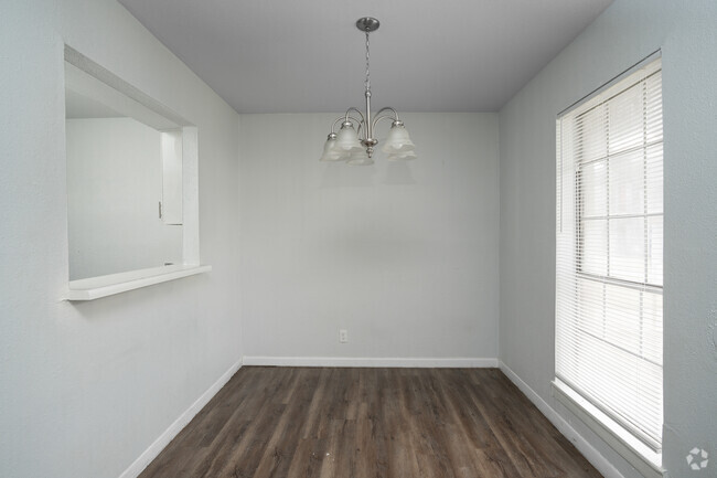 2BR, 2BA - 1,075SF - Dining Room - The Luke Apartments