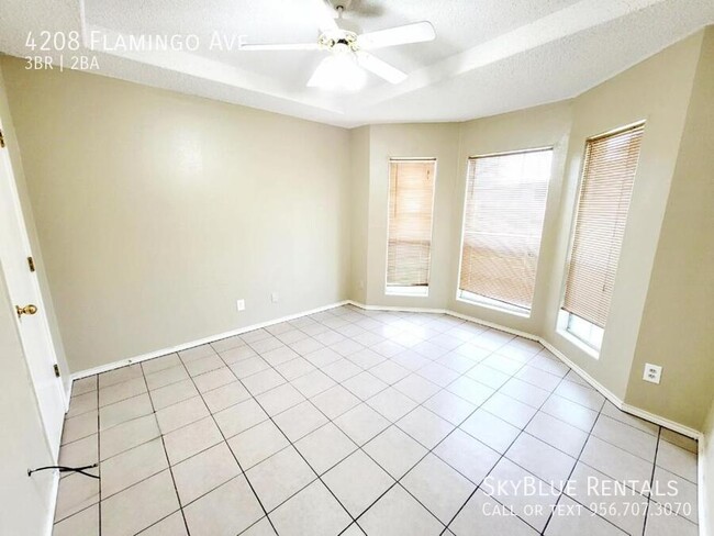 Foto del edificio - 4208 Flamingo Ave