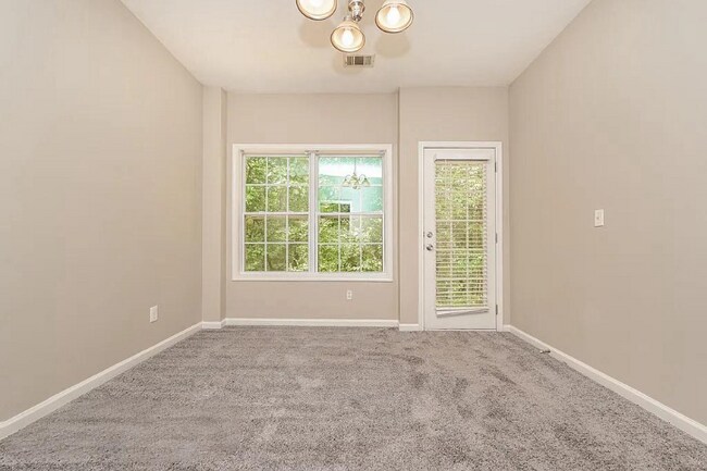 Foto del edificio - 225 Riverbend Dr