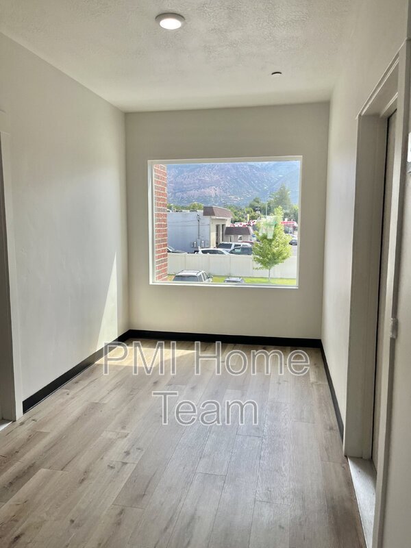 Foto del edificio - 2874 Kiesel Ave
