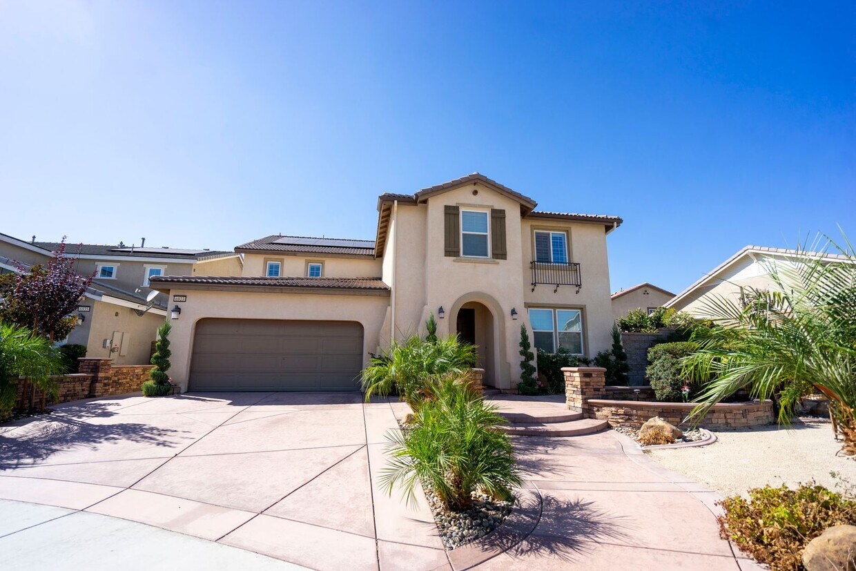 Beautiful 5 bd home in Jurupa Valley! - Beautiful 5 bd home in Jurupa Valley!