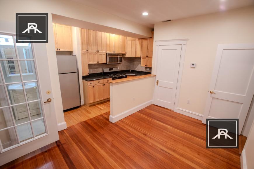 Foto principal - 3 bedroom in Brookline MA 02446
