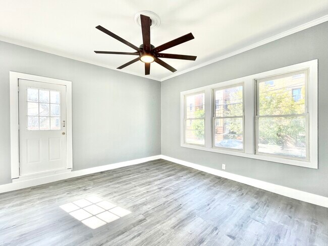 Foto del edificio - 2947 W Cortland St