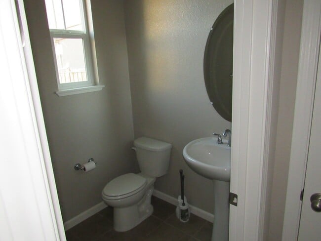 Foto del edificio - Beautiful 4 Bed/ 2.5 Bath Home close to Pi...