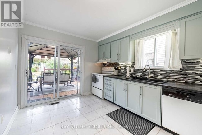 Building Photo - 850 Monaghan Ave