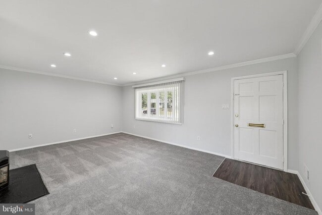 Building Photo - 6105 Hibbling Ave