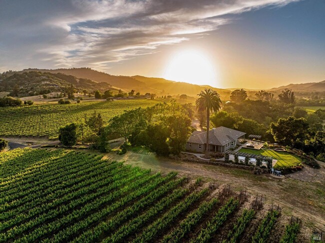 Foto del edificio - New single family Wine Country Home with v...