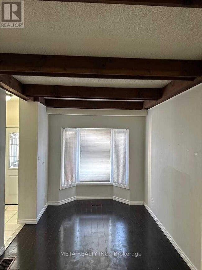 Photo du bâtiment - 8 Roscoe Rd