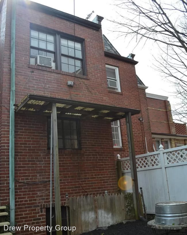 Building Photo - 3 br, 2 bath House - 4445 P St NW