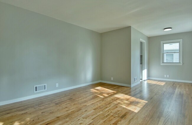 Sala de estar - 1012 N 77th Ave