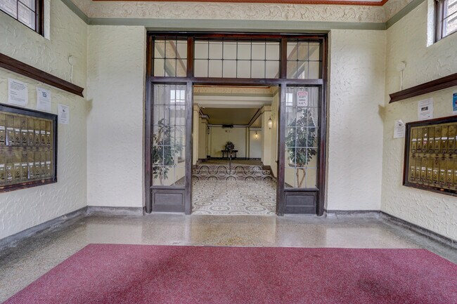 Foto del edificio - The Millerand Apartments