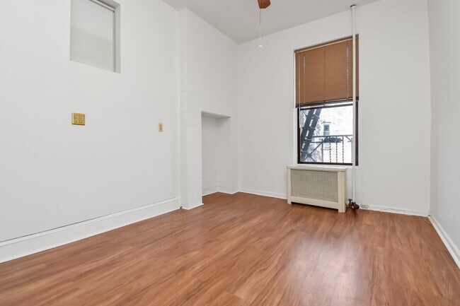 Building Photo - 938 Hudson St