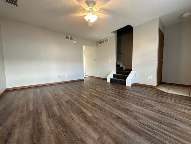 Building Photo - 219 Crossing Dr