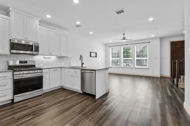 Building Photo - 4320 Oliver Dr