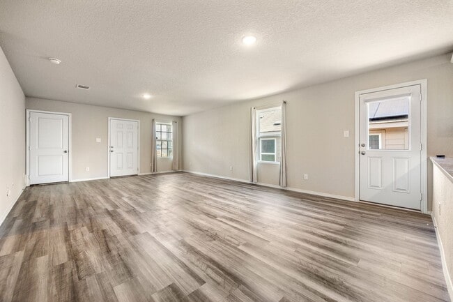 Foto del edificio - Move-In Special: $700 Off First Month | 3-Bedroom Home in Knox Ridge