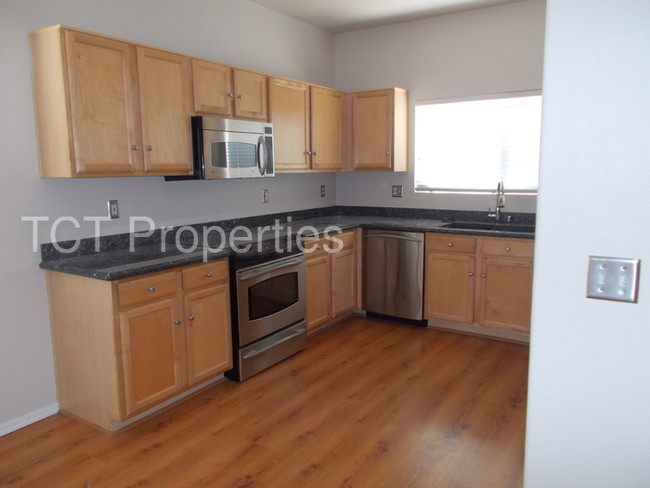 Foto del edificio - 7500 E Deer Valley Rd