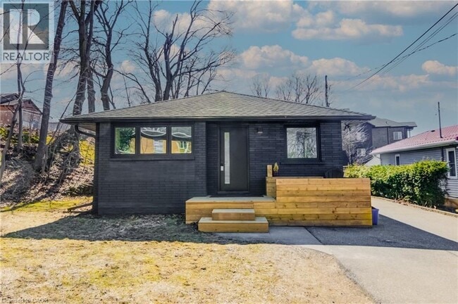 Building Photo - 10 Weaver St