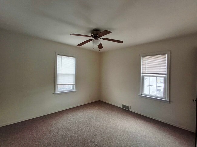 Building Photo - 543 Dresden Ave