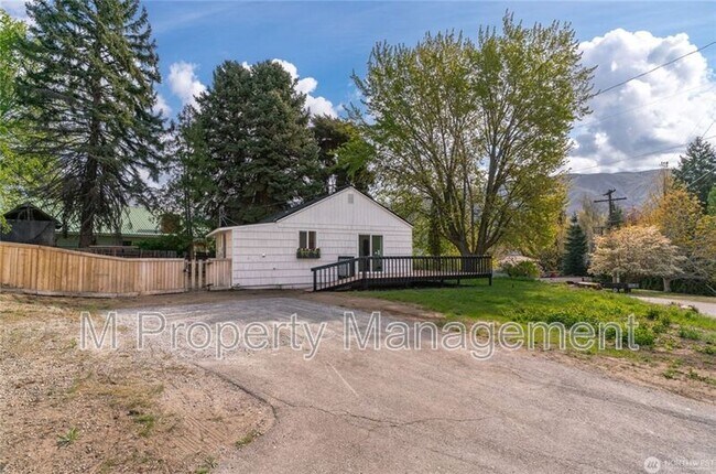 Building Photo - 2394 Albin Dr