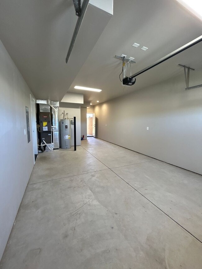 Building Photo - 2 Bedroom Townhouse in SW Redmond