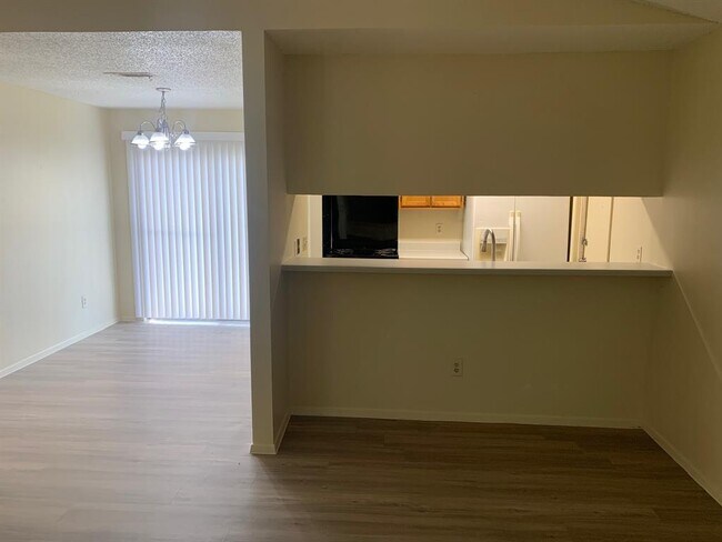 Foto del edificio - 523 Greenlawn Blvd