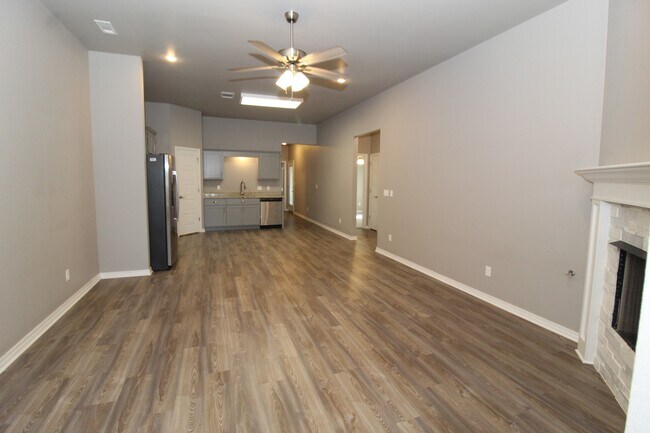 Building Photo - 182 E 2nd St
