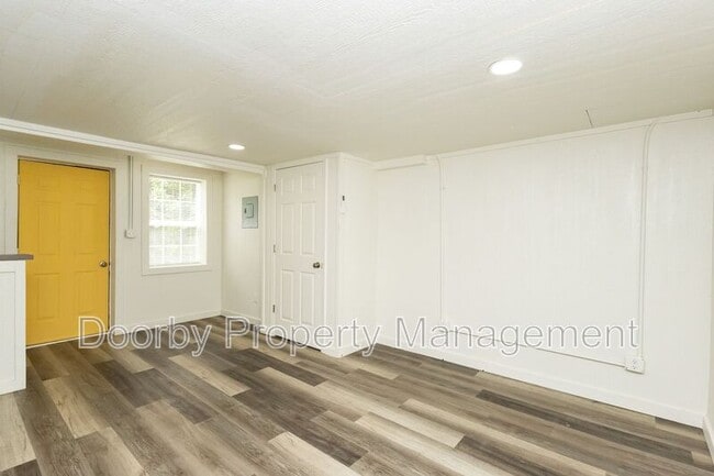Building Photo - 5640 US-41