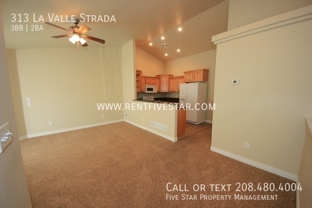 Building Photo - 313 La Valle Strada