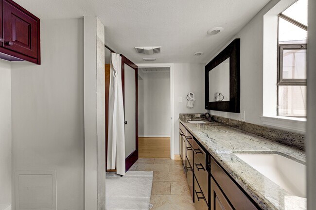 Foto del edificio - 5304 Brownway St