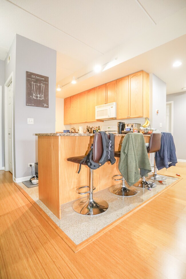 Foto del edificio - 4625 W Lawrence Ave