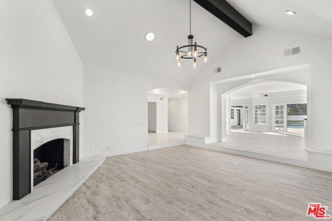 Building Photo - 3217 Hutton Dr