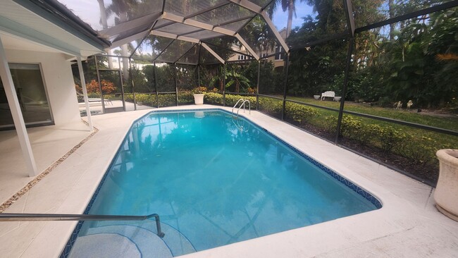 Foto del edificio - SEASONAL RENTAL - 3BED 2.5 BA POOL/SPA HOME